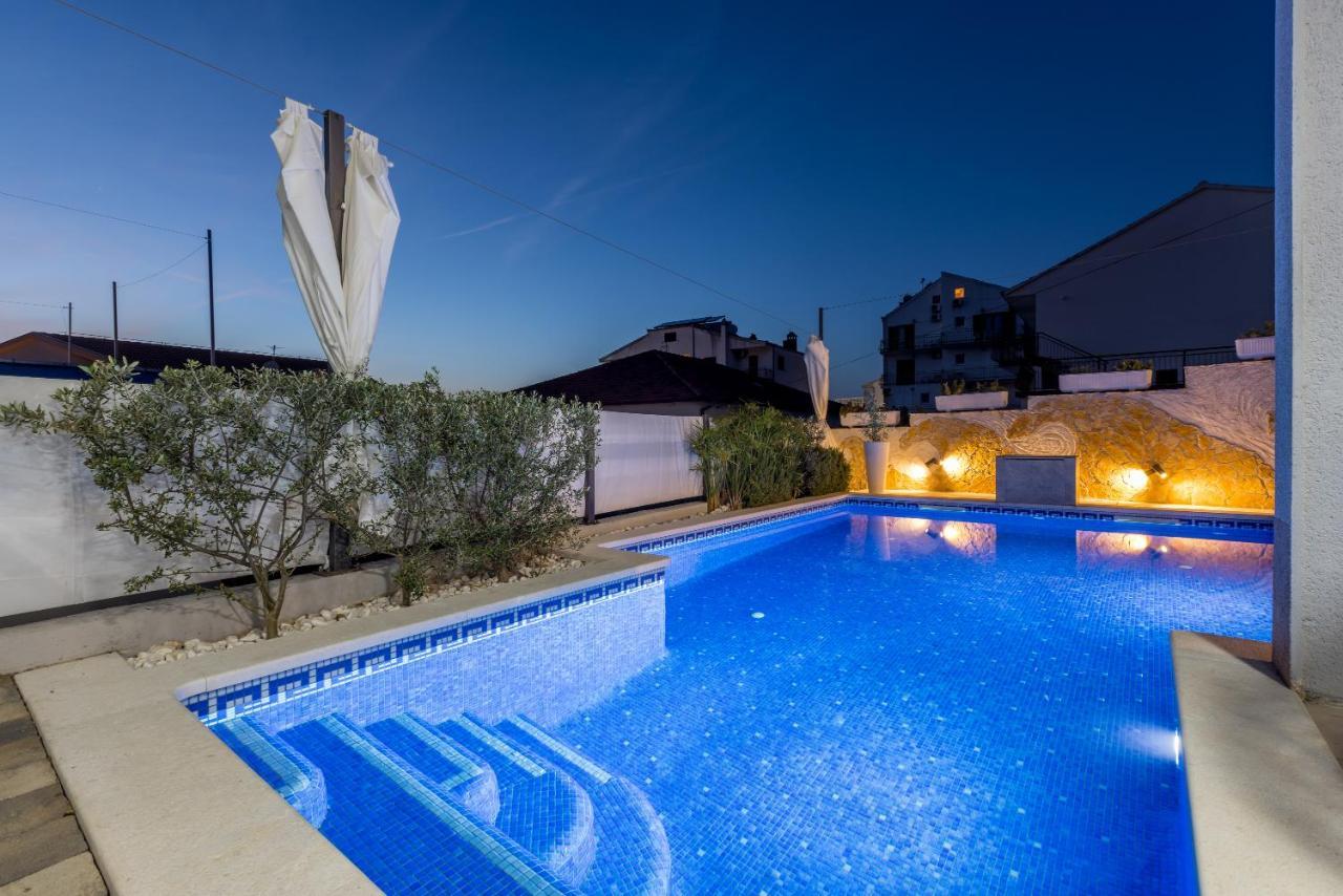 Villa Costa Blu With Pool By The Sea Trogir Eksteriør bilde