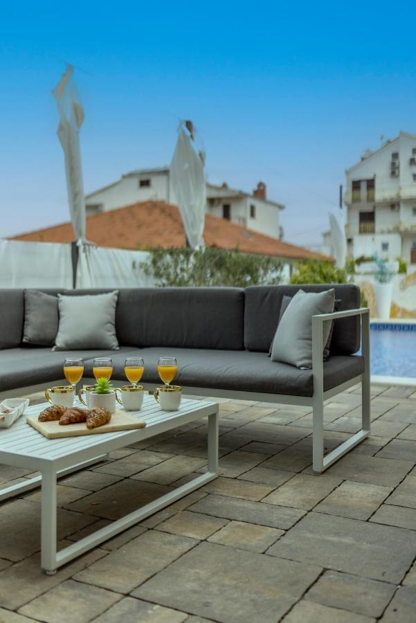 Villa Costa Blu With Pool By The Sea Trogir Eksteriør bilde
